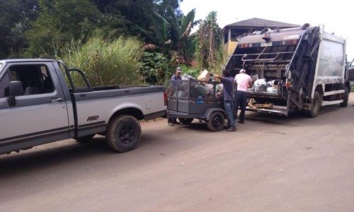 Penedo passa a contar com mini caminhão de lixo para coleta nas ruas estreitas